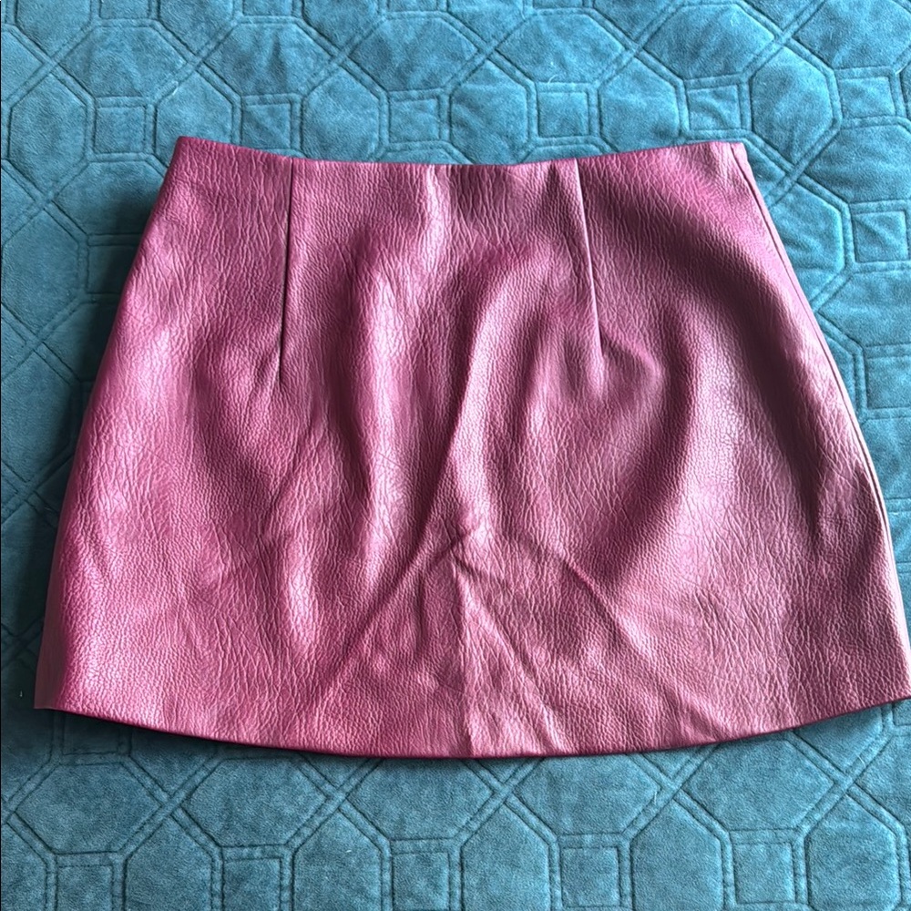 The A&F Scarlett Vegan Leather Mini Skort - Picture 3 of 4